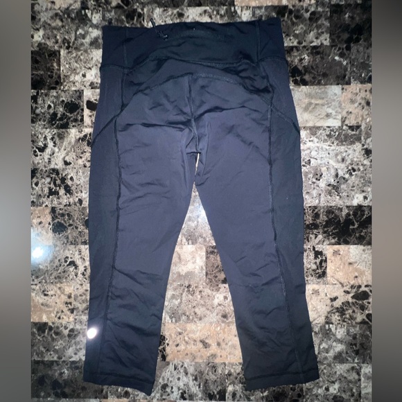 lululemon athletica Pants - LULULEMON BLACK CROPPED RAW EDGE LEGGING SIZE 6 EUC